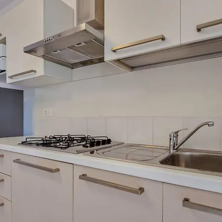 Modern Flat With Big Swimming Pool And Balcony Daire *