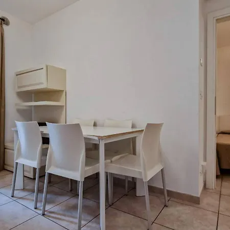 Modern Flat With Big Swimming Pool And Balcony Daire