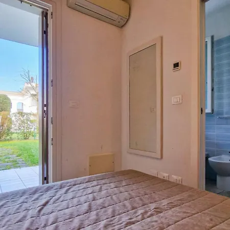 Modern Flat With Big Swimming Pool And Balcony Daire