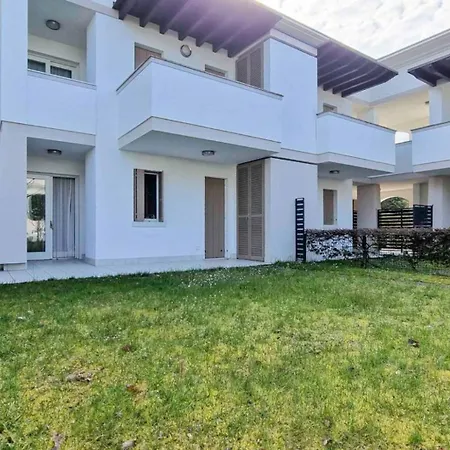 公寓 Modern Flat With Big Swimming Pool And Balcony 比比翁