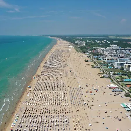 Modern Flat With Big Swimming Pool And Balcony Bibione