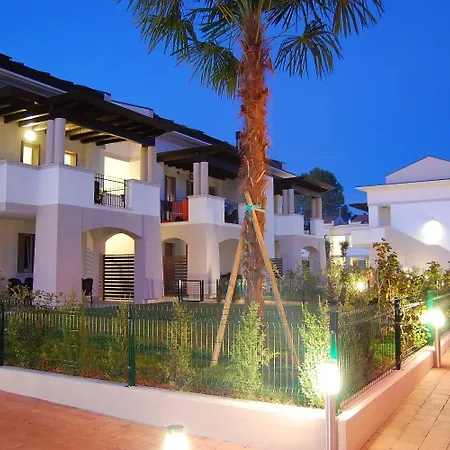 Appartement Modern Flat With Big Swimming Pool And Parking *
