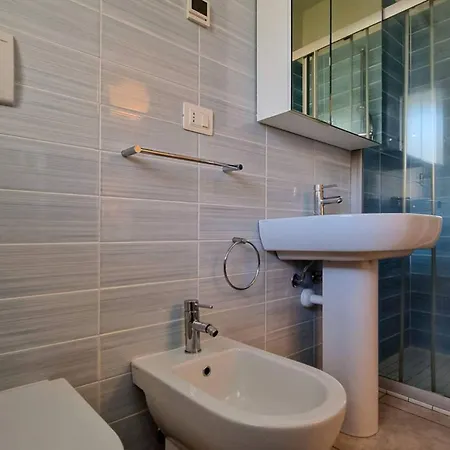 Appartement Modern Flat With Big Swimming Pool And Parking