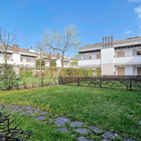 Appartement Modern Flat With Big Swimming Pool And Parking *