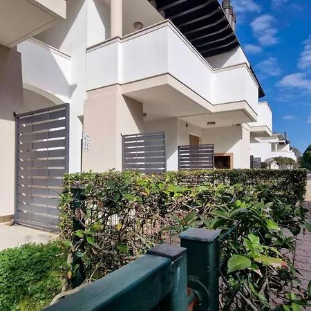Modern Flat With Big Swimming Pool And Parking