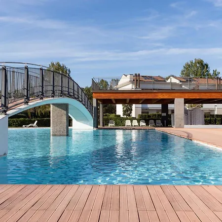 Modern Flat With Big Swimming Pool And Parking Appartement
