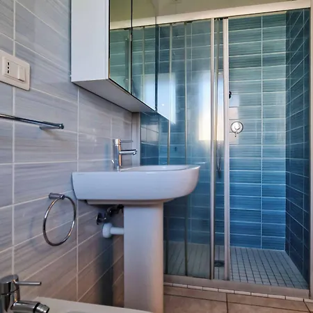 Apartment Modern Flat With Big Swimming Pool And Parking
